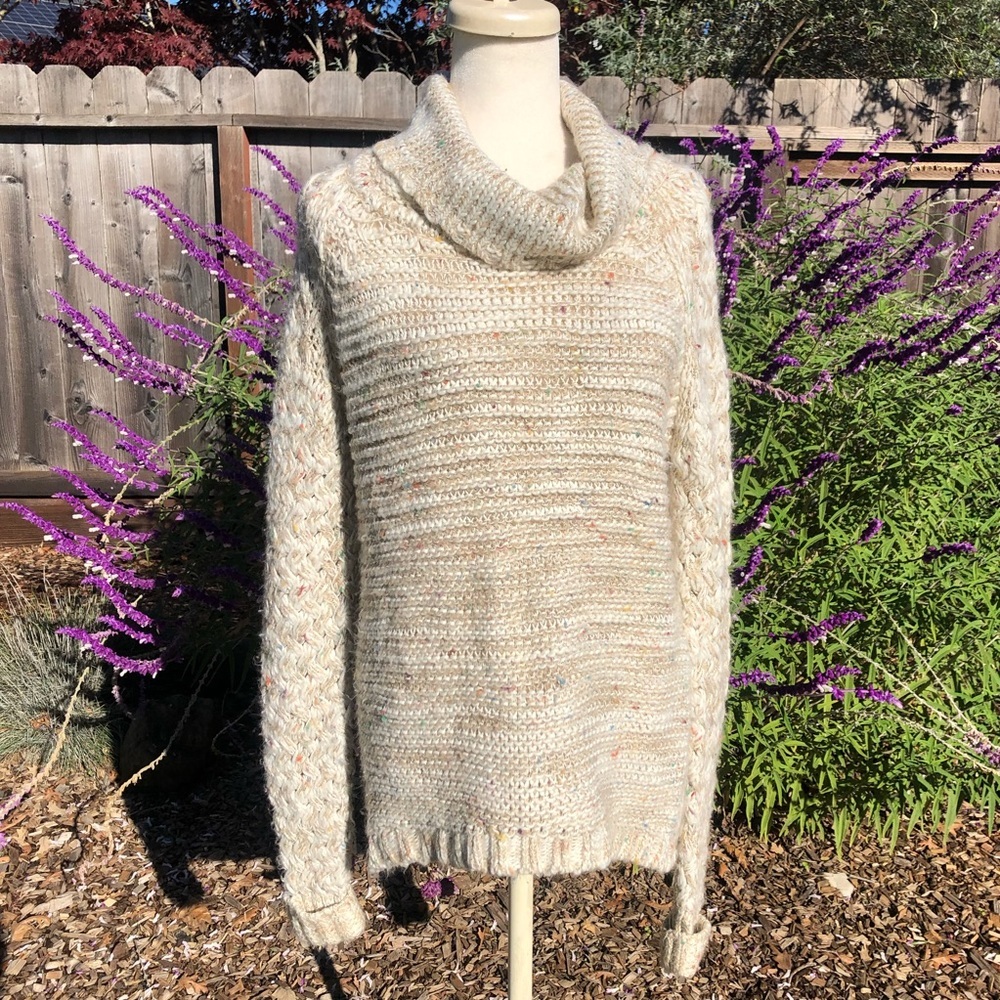 Bellfield Britain Chunky Knit Cream Sweater with Multicolor Yarn Accents - Small